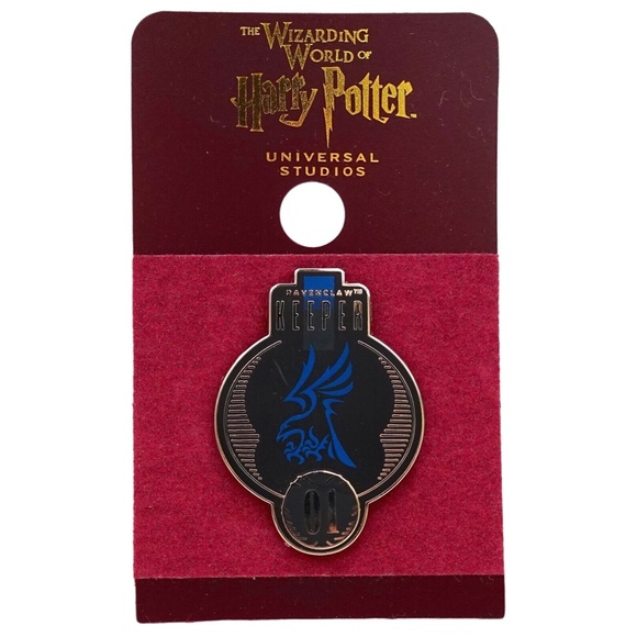 Universal Studios Harry Potter Ravenclaw Quidditch Keeper Pin - Picture 1 of 2